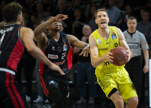 衣显然也在 衣显然也在